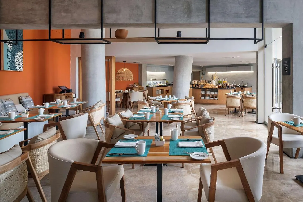 Отель Hilton Garden Inn Cancun Airport